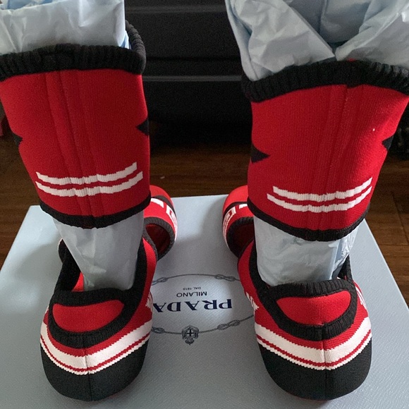 NWT,with box shoe bag.Size 38 1/2 Color Red white and black - Picture 4 of 10